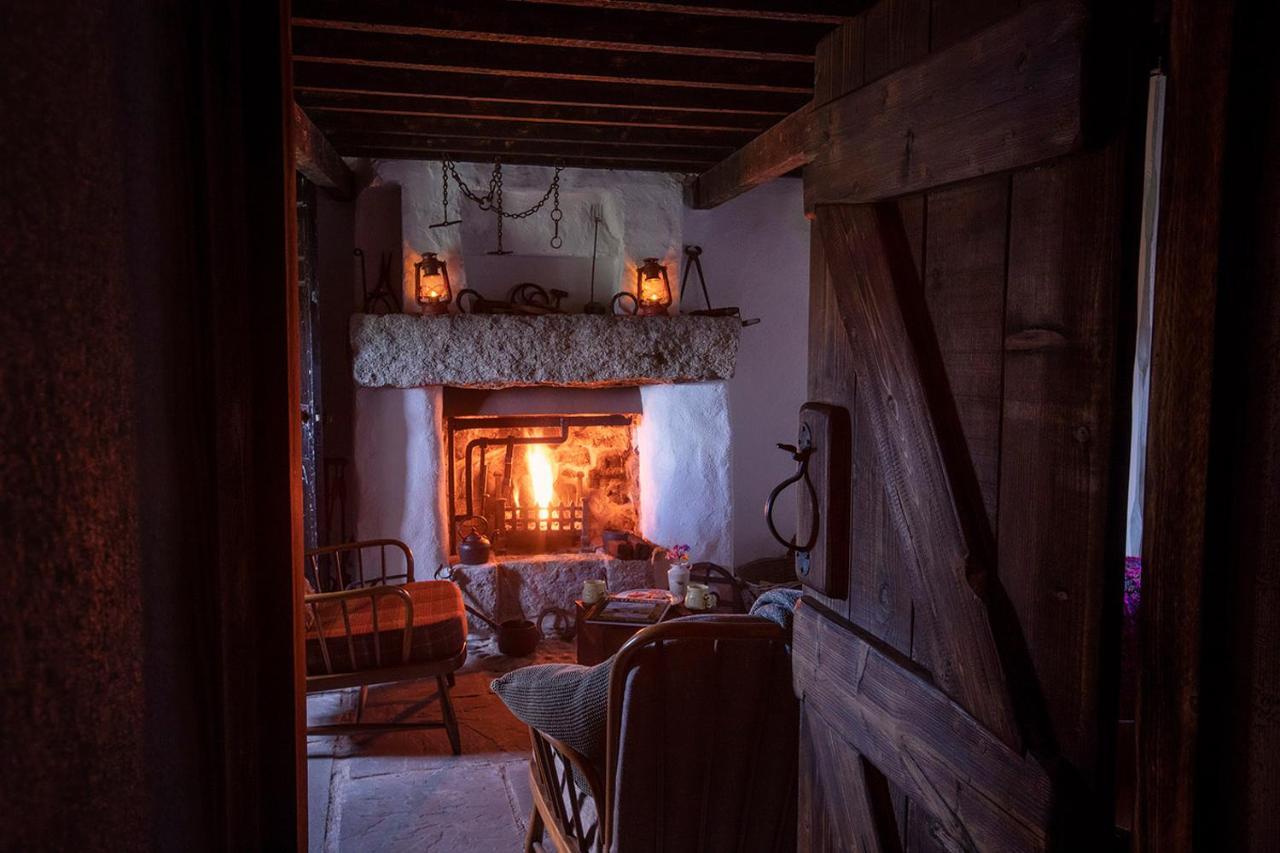 Thistle Thatch Cottage And Hot Tub - Mourne Mountains Ньюкасл Екстер'єр фото