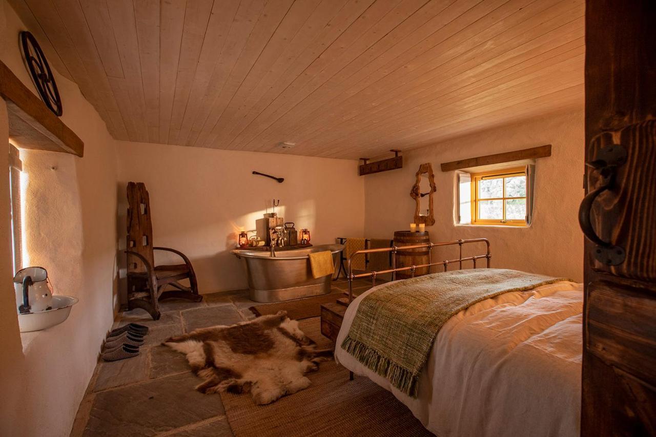 Thistle Thatch Cottage And Hot Tub - Mourne Mountains Ньюкасл Екстер'єр фото
