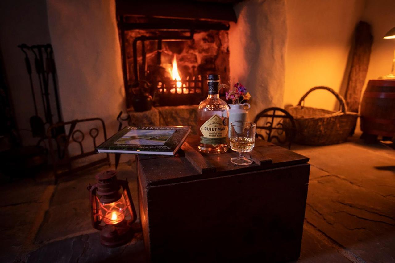Thistle Thatch Cottage And Hot Tub - Mourne Mountains Ньюкасл Екстер'єр фото