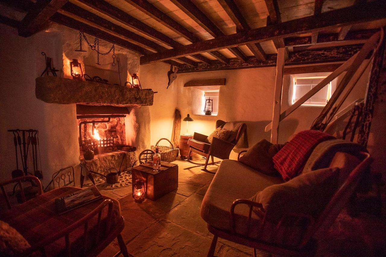 Thistle Thatch Cottage And Hot Tub - Mourne Mountains Ньюкасл Екстер'єр фото