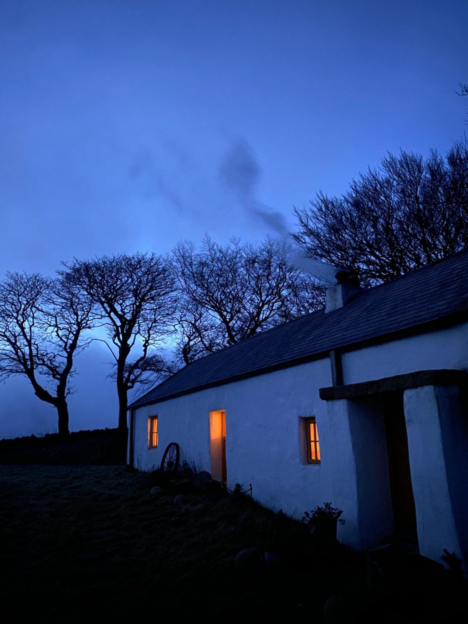Thistle Thatch Cottage And Hot Tub - Mourne Mountains Ньюкасл Екстер'єр фото